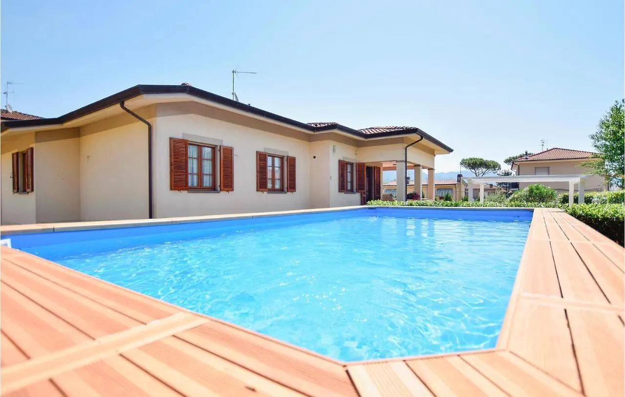 Holiday home 3 Bedroom Nice Home In Camaiore
